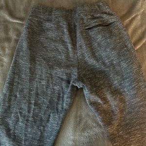 Mens Uniqlo heather gray joggers.
